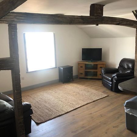 The Nest @ Ji-Binc, A Large Spacious Apartment. デンビー エクステリア 写真