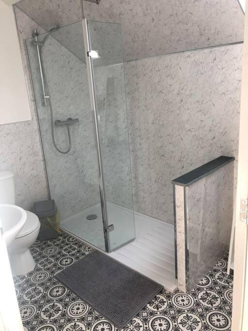 The Nest @ Ji-Binc, A Large Spacious Apartment. デンビー エクステリア 写真