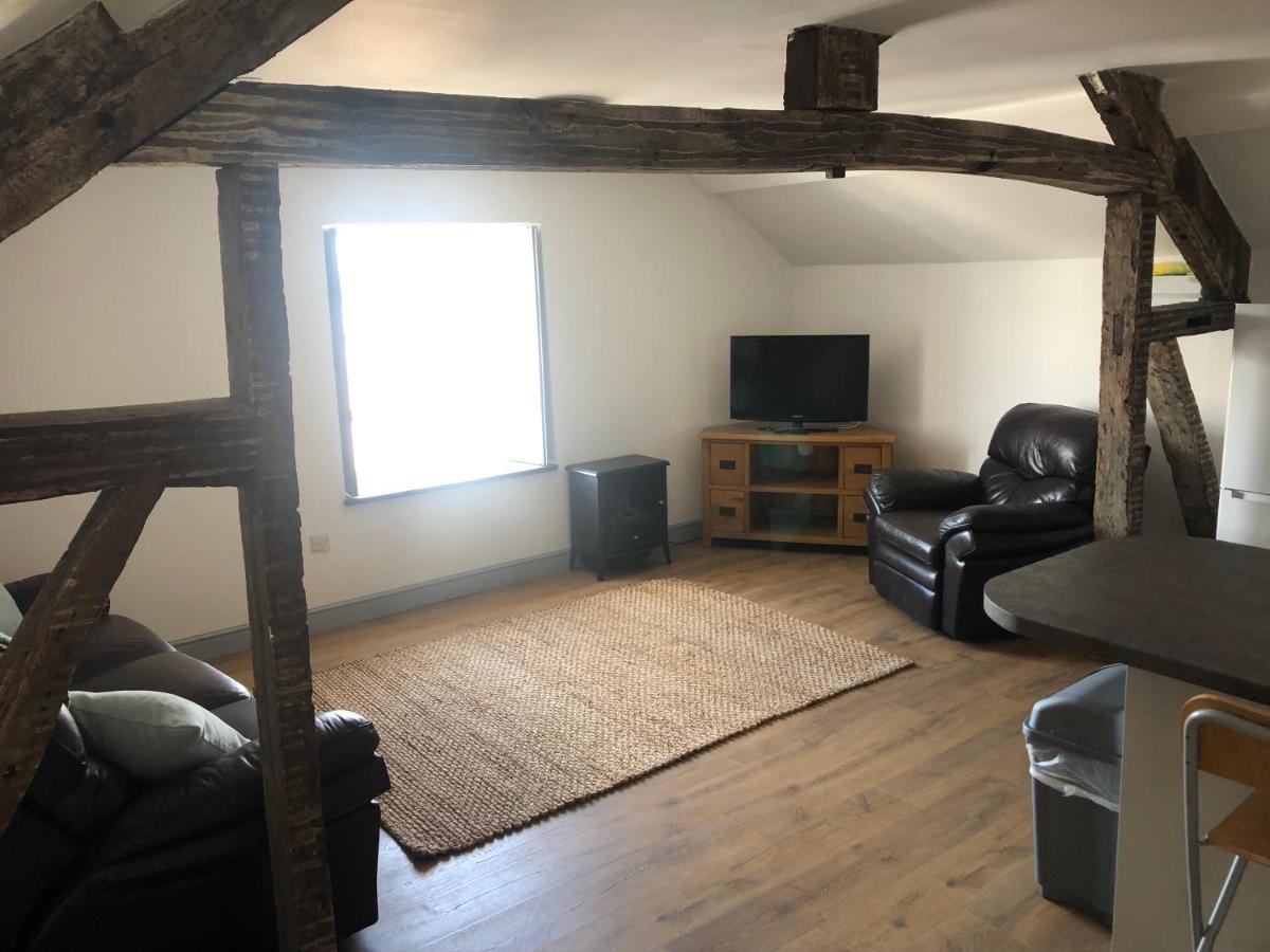 The Nest @ Ji-Binc, A Large Spacious Apartment. デンビー エクステリア 写真